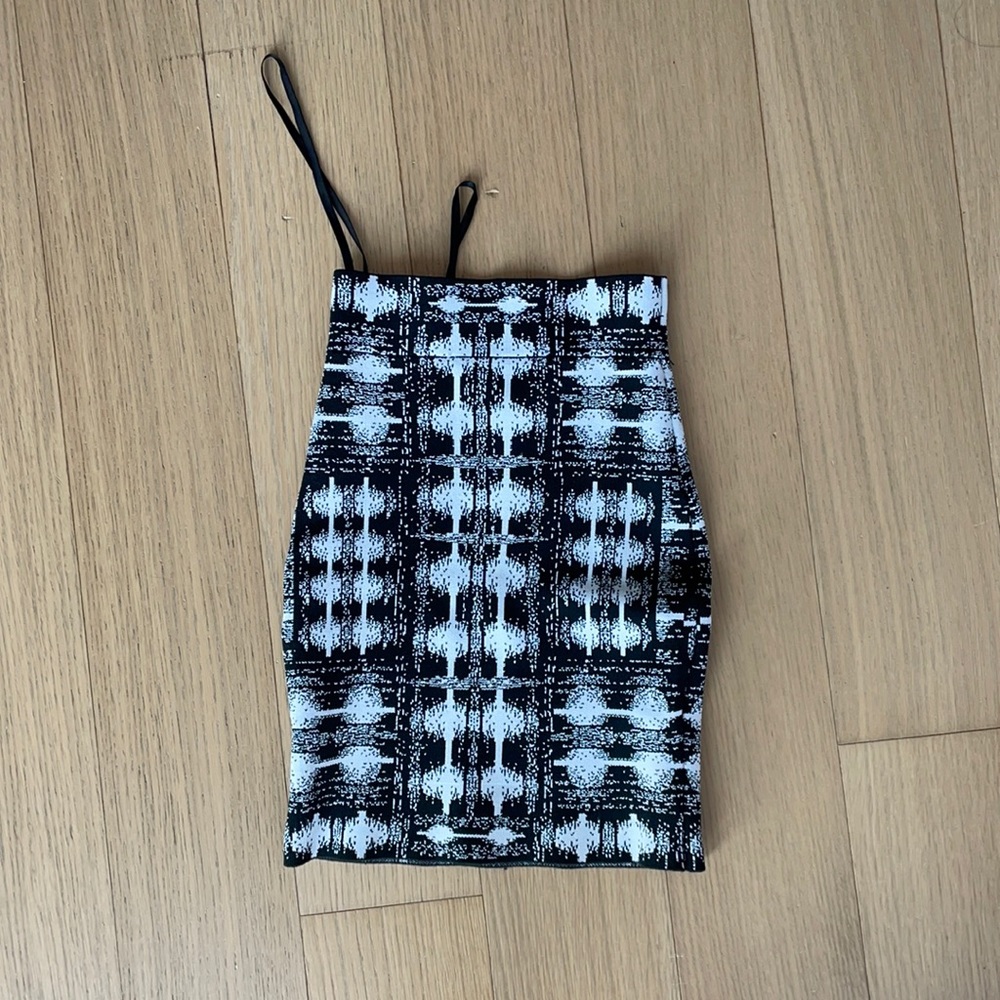 BCBGMaxAxria abstract pattern pencil skirt